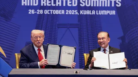 ترمب يوقع اتفاقا تجاريا مع ماليزيا بشأن المعادن النادرة