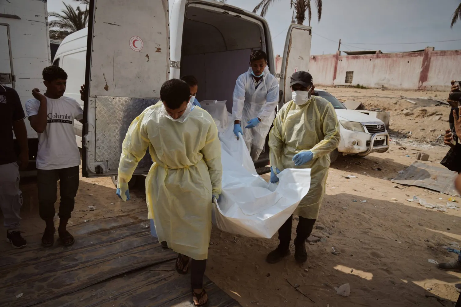 «صحة غزة» تعلن تسلّمها جثامين 45 فلسطينياً من إسرائيل عبر "الصليب الأحمر"