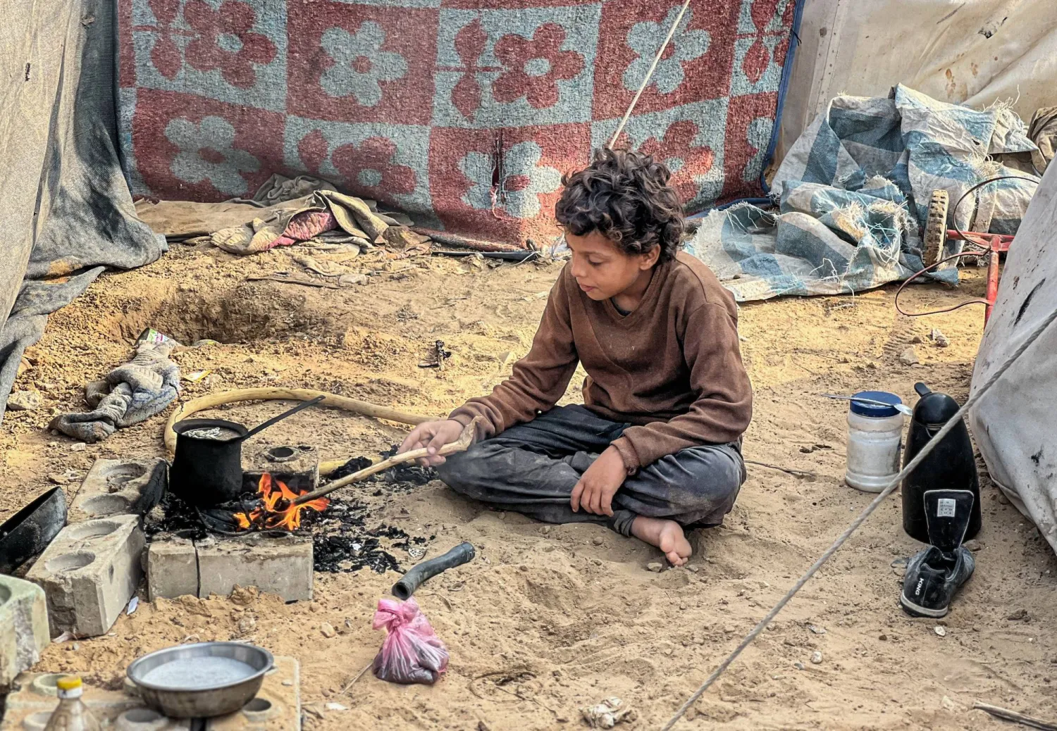 تسليم جثة أسير يُنعش آمال تثبيت "اتفاق غزة"