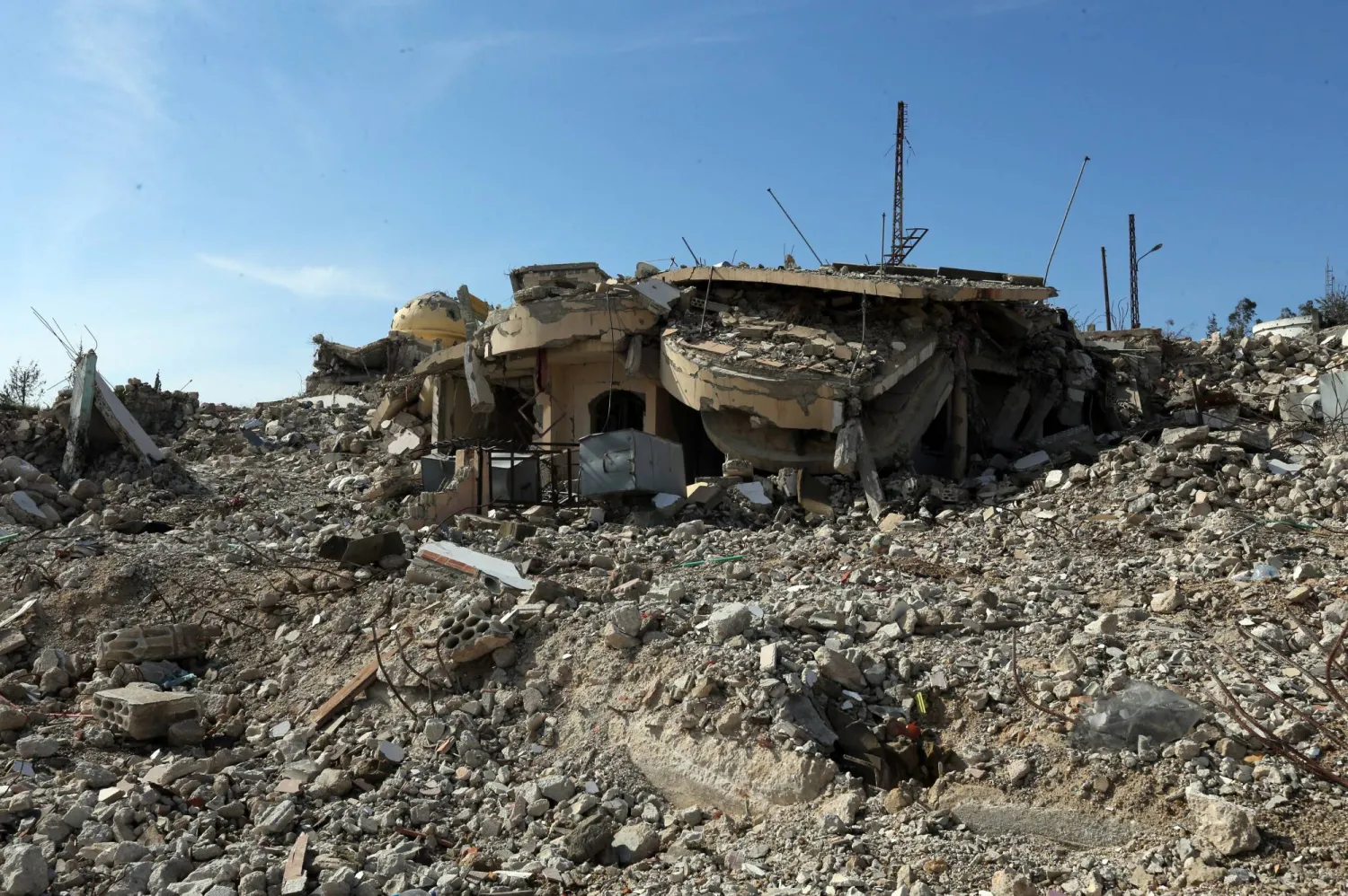 الجيش الإسرائيلي يطلب إخلاء مبانٍ في قريتين بجنوب لبنان