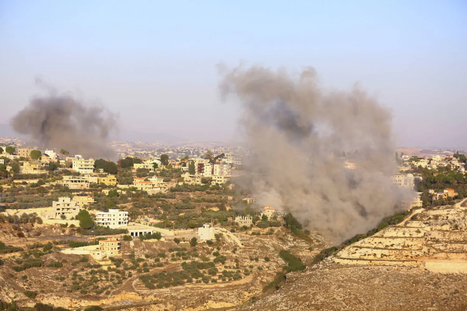 سقوط 3 قذائف إسرائيلية على بلدة يارون جنوب لبنان رغم الهدنة سقوط 3 قذائف إسرائيلية على بلدة يارون جنوب لبنان رغم الهدنة