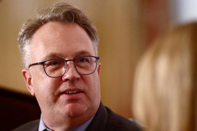 انقسام داخل الفيدرالي… وتصريحات مفصلية تدفع الأسواق لتسعير خفض ثالث في الفائدة