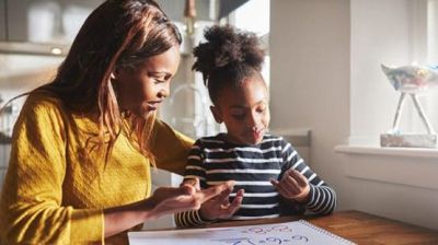 دراسة: العد بالأصابع يمهد للتفوق في الرياضيات