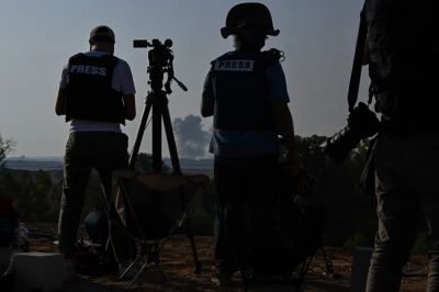 رابطة الصحافة الأجنبية تنتقد تمديد عدم دخول الصحفيين لغزة رابطة الصحافة الأجنبية تنتقد تمديد عدم دخول الصحفيين لغزة