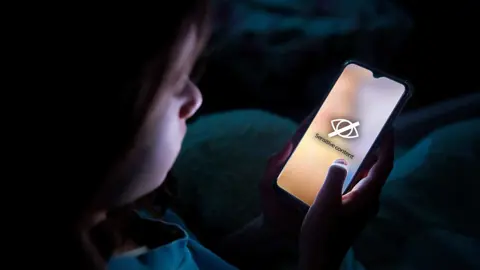 البرلمان الأوروبي يوصي بجعل سن 16 عامًا الحد الأدنى لمستخدمي وسائل التواصل الاجتماعي