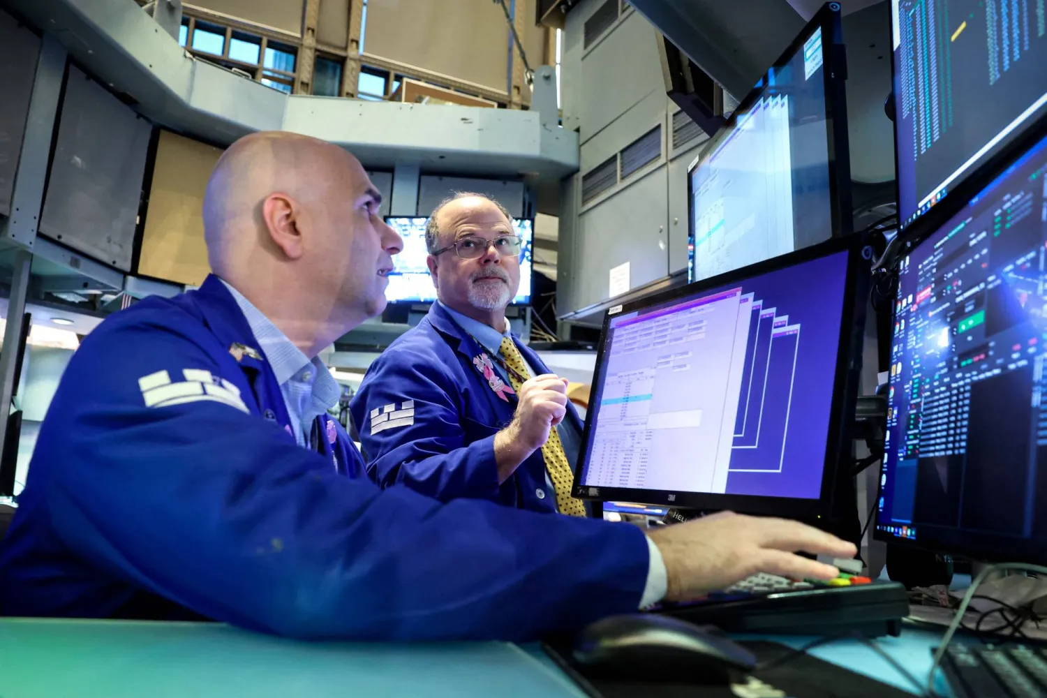 ارتفاع «وول ستريت» في آخر يوم تداول من نوفمبر