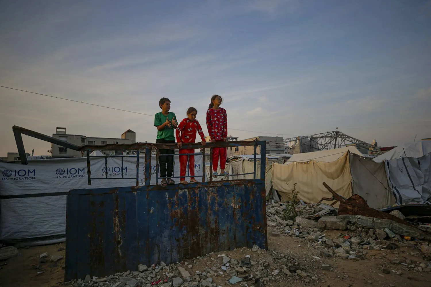 استشهاد طفلين برصاص إسرائيلي شرق خان يونس بغزة استشهاد طفلين برصاص إسرائيلي شرق خان يونس بغزة