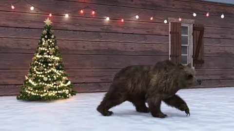 دبّ يفاجئ الزوار داخل مركز تجاري ويتجوّل بين العائلات دبّ يفاجئ الزوار داخل مركز تجاري ويتجوّل بين العائلات