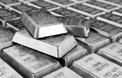 صعود قياسي للفضة يتجاوز الذهب ويقلب أسواق المعادن