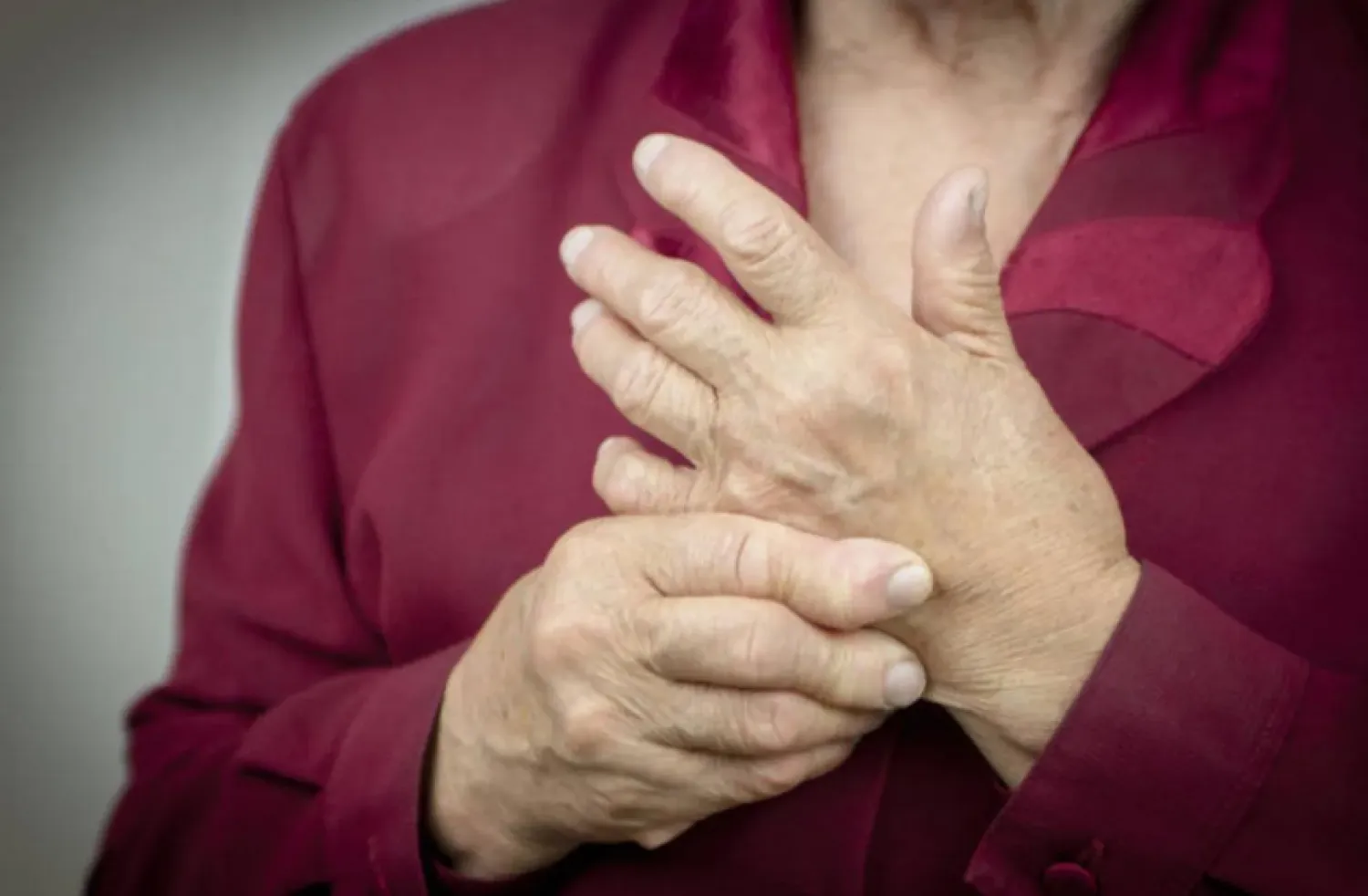 طرق لتخفيف آلام المفاصل في الشتاء طرق لتخفيف آلام المفاصل في الشتاء