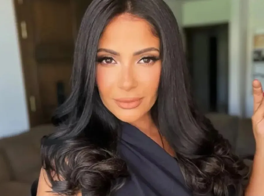 ما سبب اختيار منى زكي لتجسيد شخصية أم كلثوم في فيلم الست