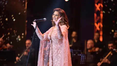 ميادة الحناوي ترد على تسجيل يتهمها بالاعتماد على الذكاء الاصطناعي