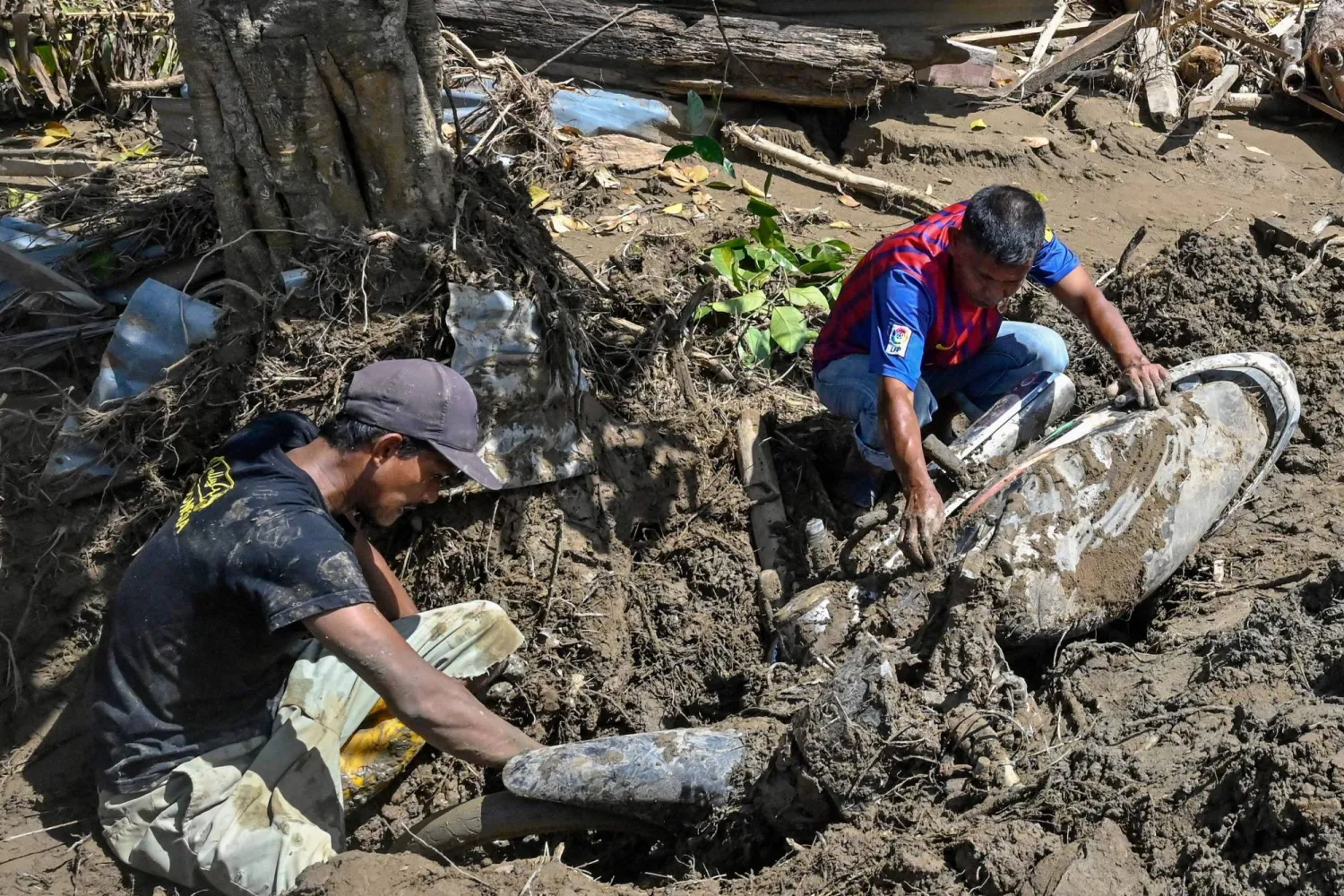 وفاة نحو ألف شخص ونزوح مليون ساكن في فيضانات إندونيسيا