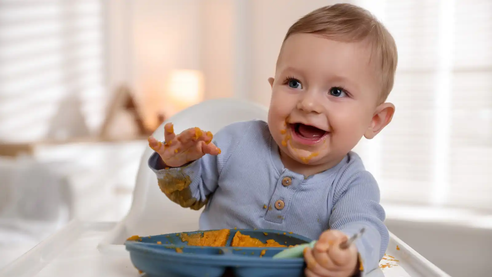 كيف تبدئين إطعام رضيعك بطريقة صحية وآمنة؟