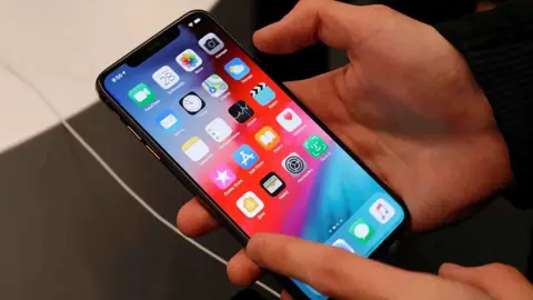 هجمات أمنية  تُجبر أبل وغوغل على إطلاق تحديثات طارئة