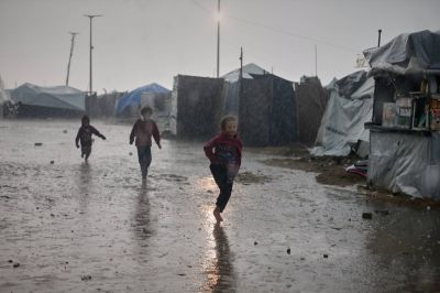 الشتاء يغرق غزة… ويعصف بخيام النازحين الشتاء يغرق غزة… ويعصف بخيام النازحين