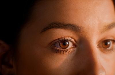 معدل رمش العين يفضح مدى انتباه الطرف المقابل لحديثك