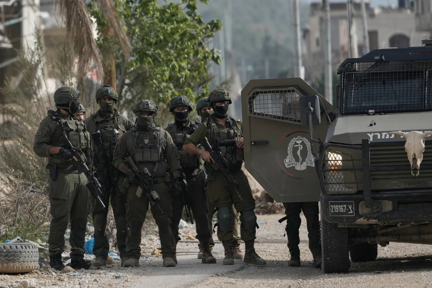 حملة اعتقالات ومداهمات إسرائيلية واسعة في الضفة الغربية