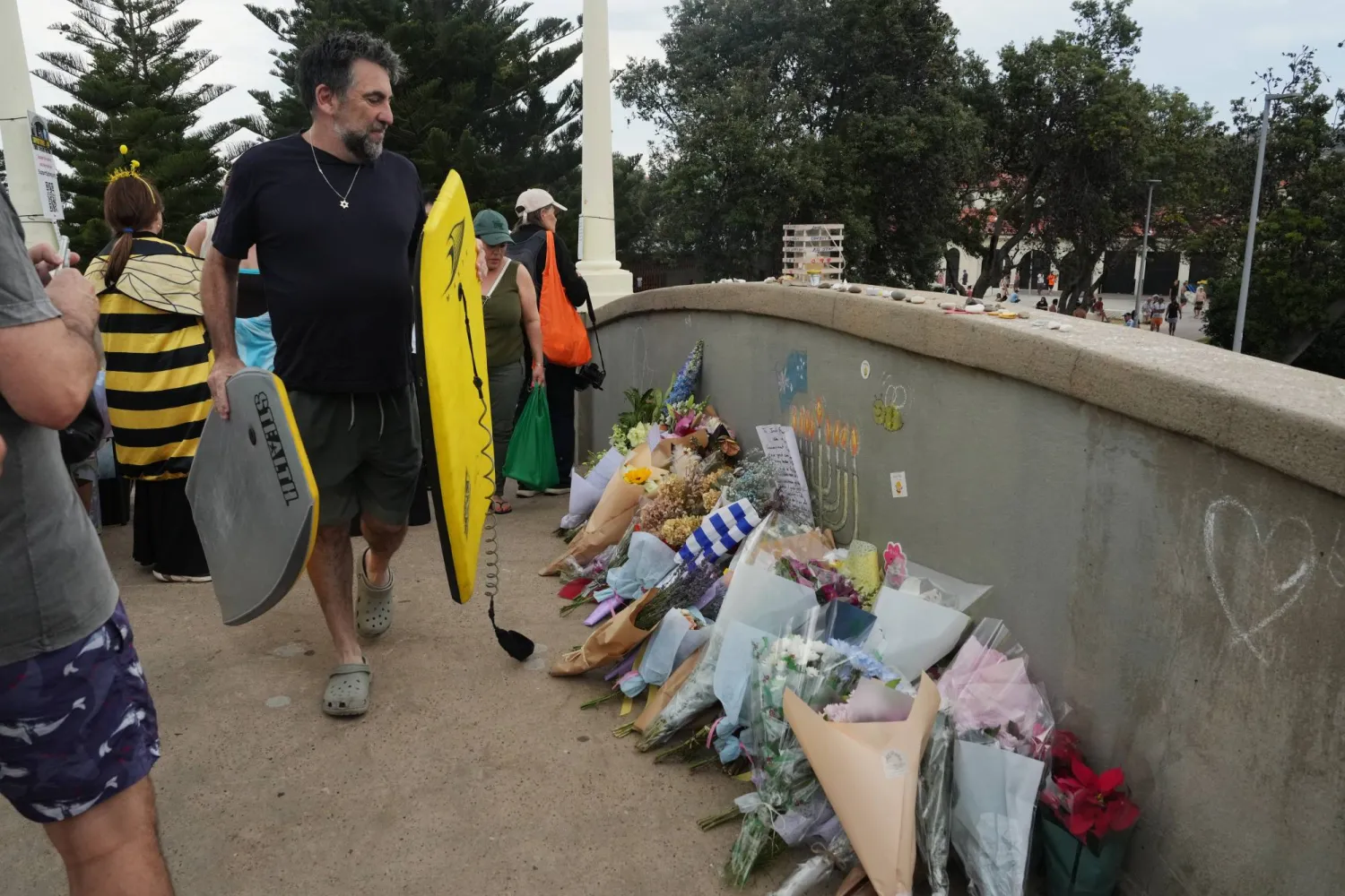 رئيس وزراء أستراليا يأمر بمراجعة أمنية في أعقاب هجوم بونداي