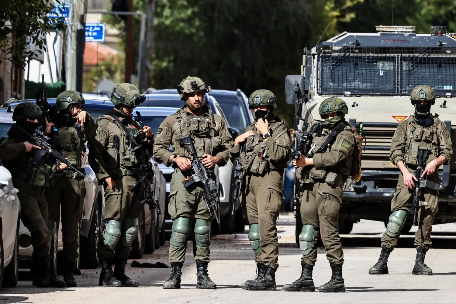 إصابة 3 فلسطينيين برصاص إسرائيلي واعتقال العشرات في الضفة