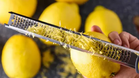 قشور الليمون… فوائد صحية مذهلة ومضادات أكسدة قوية