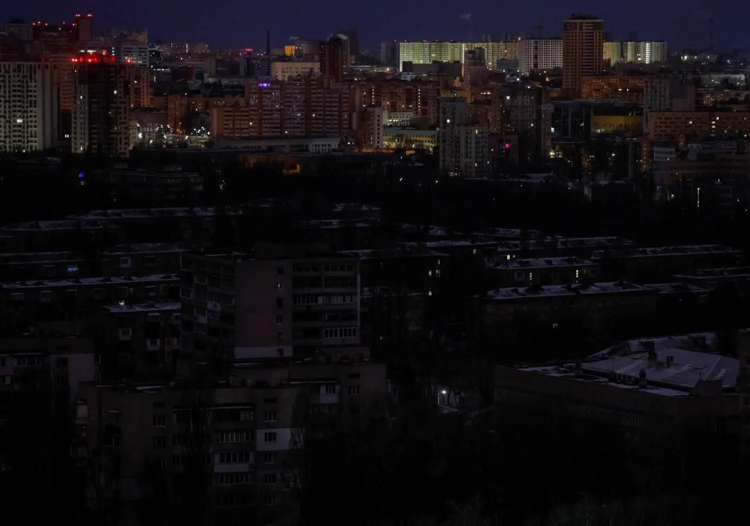 أكثر من مليون منزل دون كهرباء في كييف ومحيطها بعد ضربات روسية