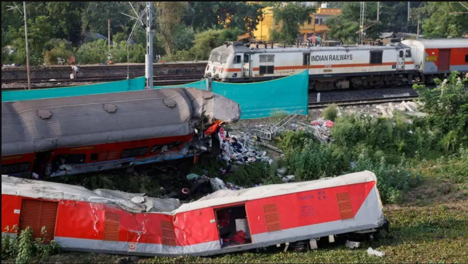 إصابة أكثر من 100 في حادث تصادم قطارين بالهند