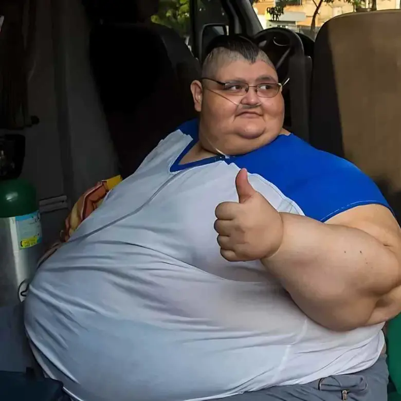 رحيل "أضخم رجل في العالم" بعد صراع طويل مع السمنة