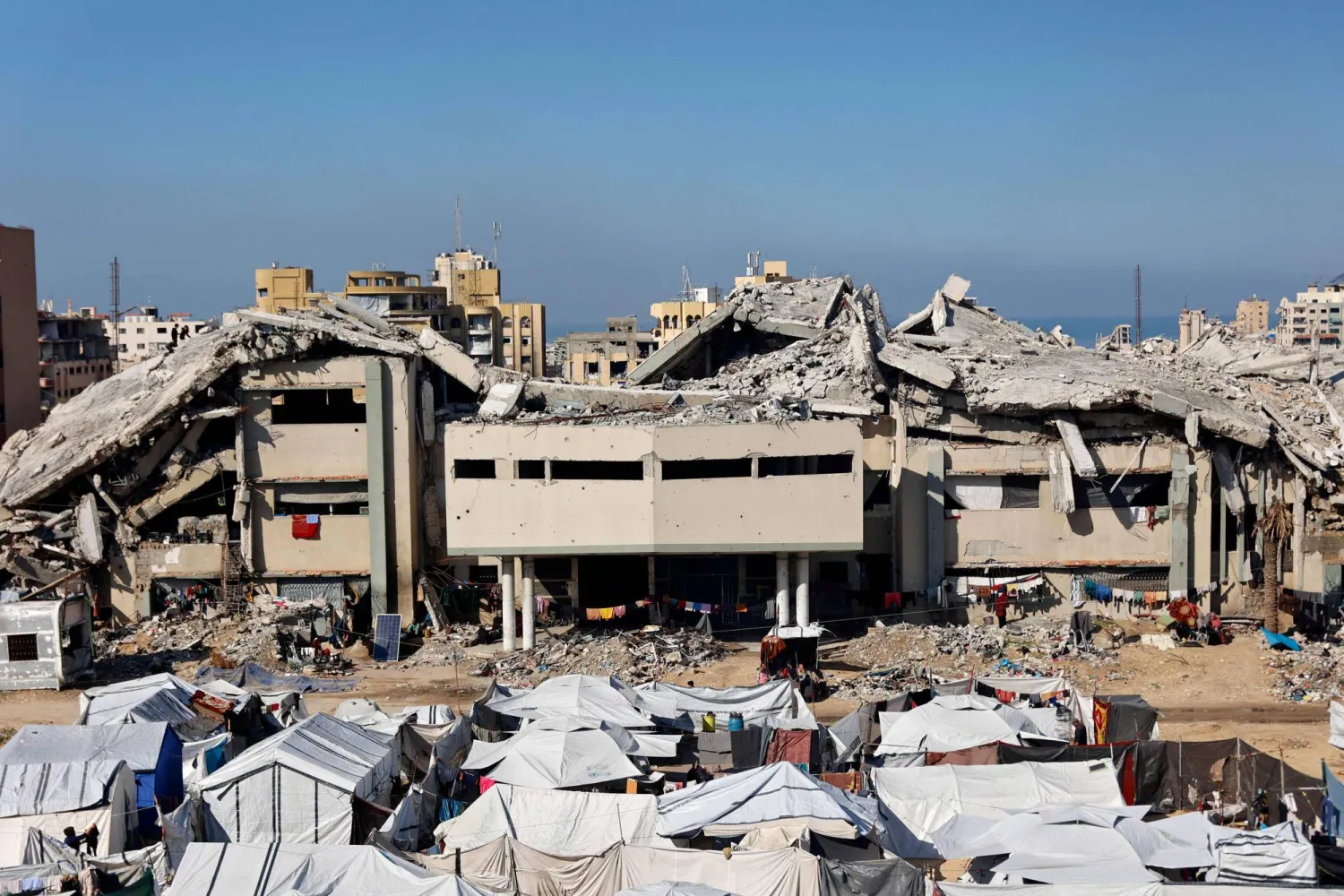 القوات الإسرائيلية تقتل 3 فلسطينيين في قطاع غزة القوات الإسرائيلية تقتل 3 فلسطينيين في قطاع غزة