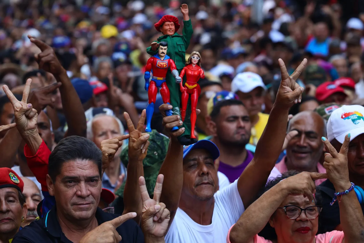 فنزويلا تحتجز 14 من العاملين في مجال الإعلام