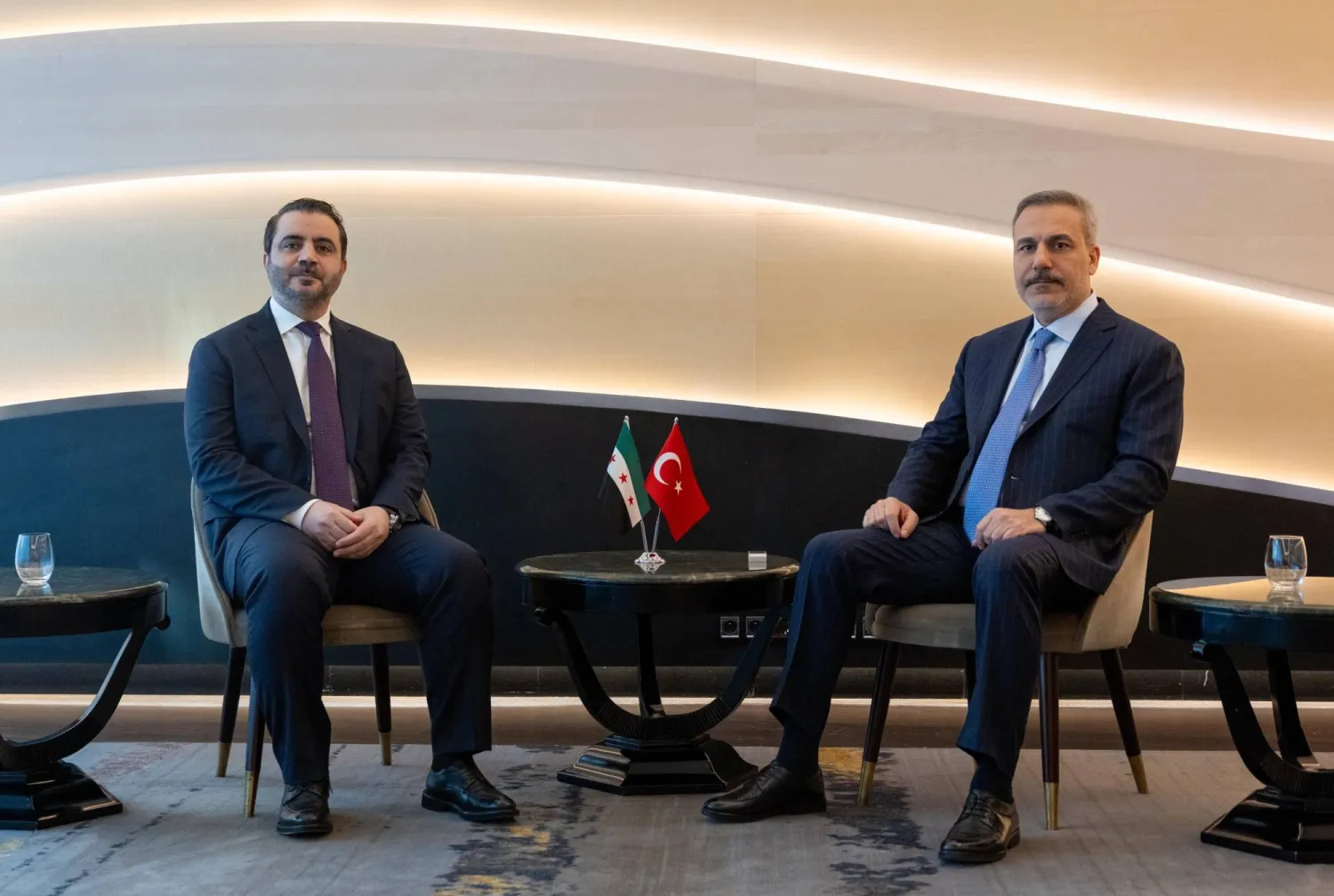 تركيا تراقب مفاوضات سوريا وإسرائيل وتتوعد بمنع تجذّر "قسد"