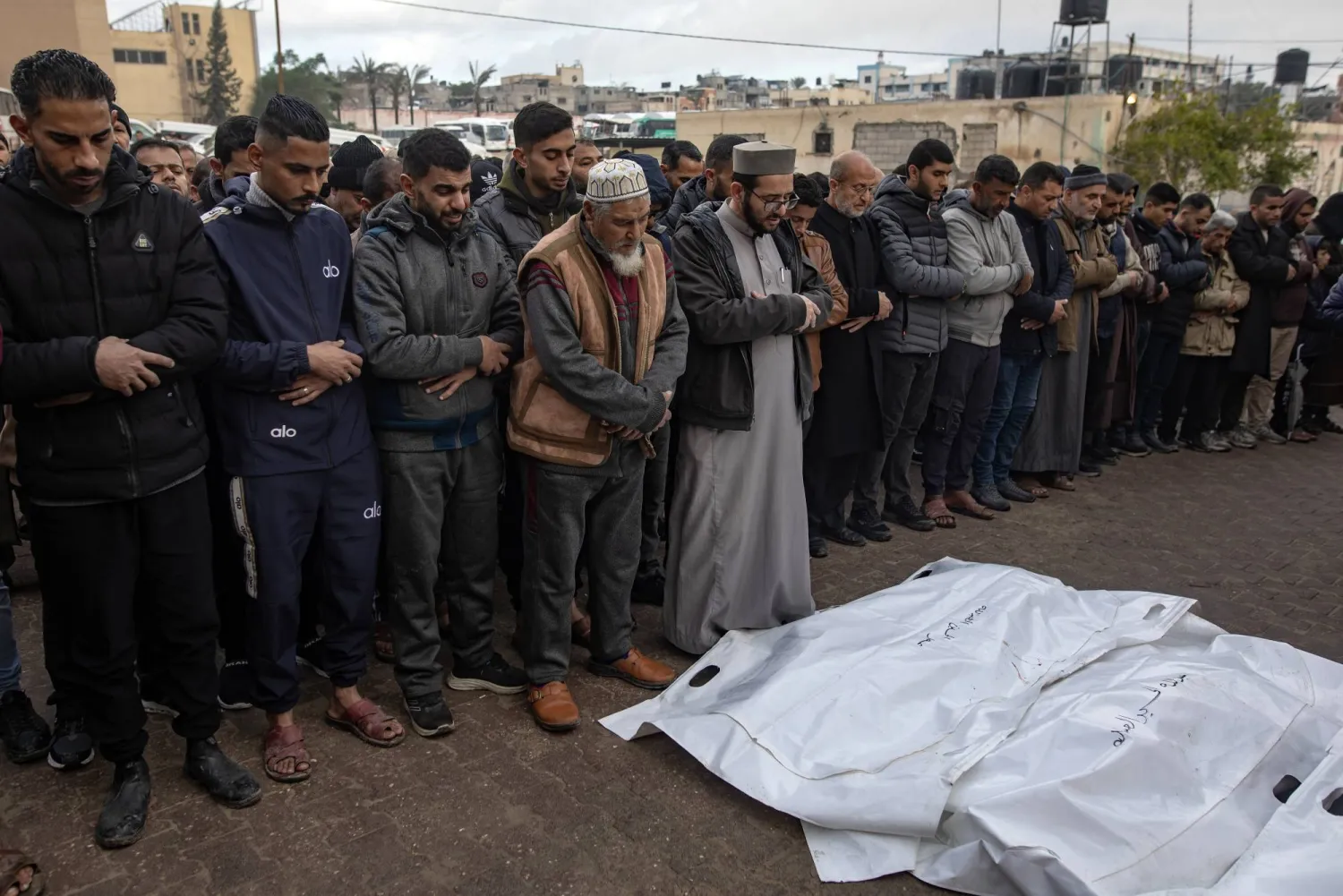 شهداء ودمار واسع في غزة والضفة جراء القصف والعمليات الإسرائيلية