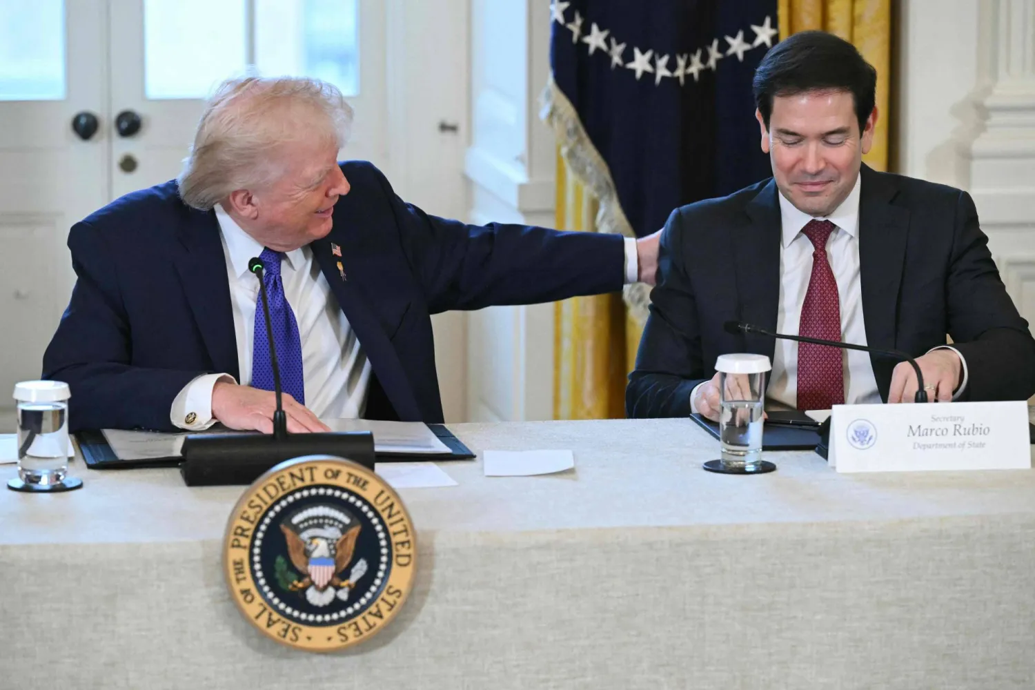 ترمب يعيد نشر رسالة تلمح لتولي روبيو حكم كوبا