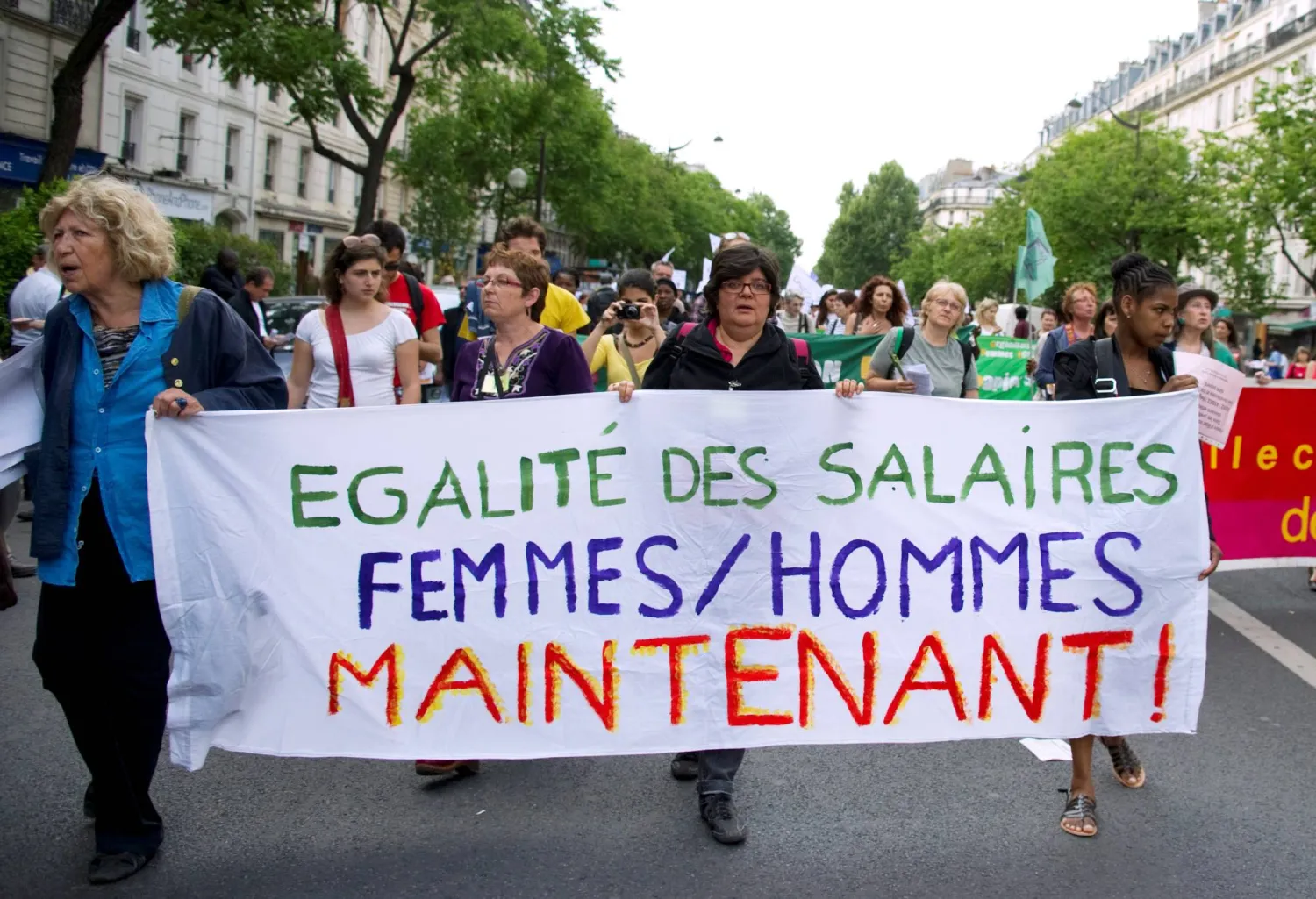 انتفاضة نسائية متوقعة بفرنسا للمساواة في الأجور