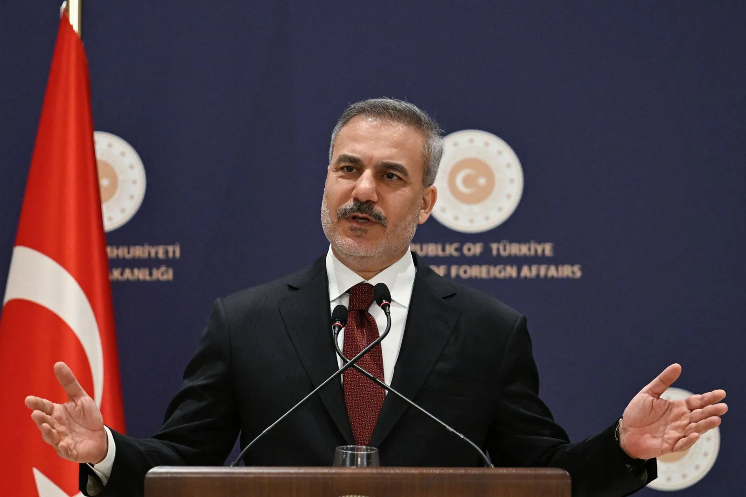 تركيا تعارض أي عملية عسكرية ضد إيران وتدعو إلى الحوار