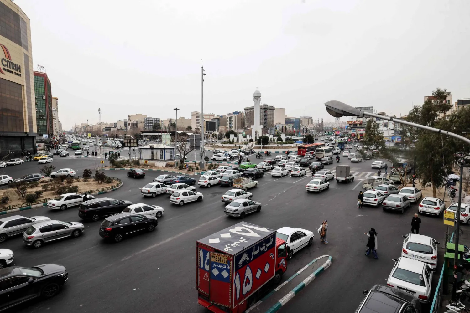 نيوزيلندا تعلن إغلاق سفارتها في إيران وإجلاء دبلوماسييها