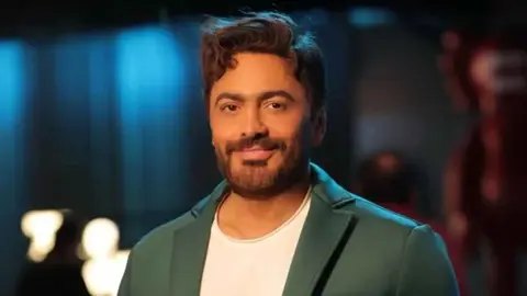 تامر حسني يطمئن جمهوره على وضعه الصحي ويوجه رسالة لشيرين