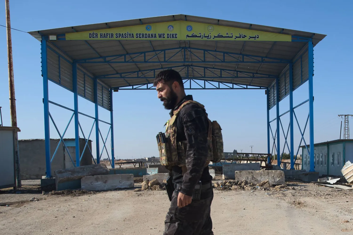 الجيش السوري يعلن دخوله مناطق شرق حلب بعد انسحاب «قسد»