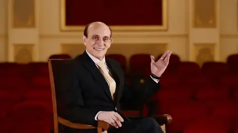 نقل محمد صبحي للمستشفى بسبب أزمة قلبية