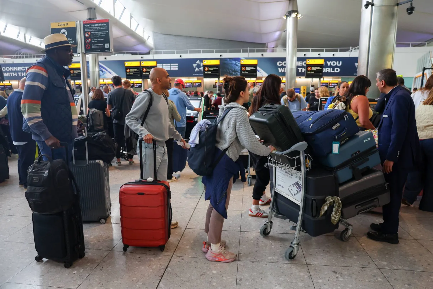 مطار هيثرو يلغي القواعد الخاصة بالسوائل وأجهزة الكمبيوتر