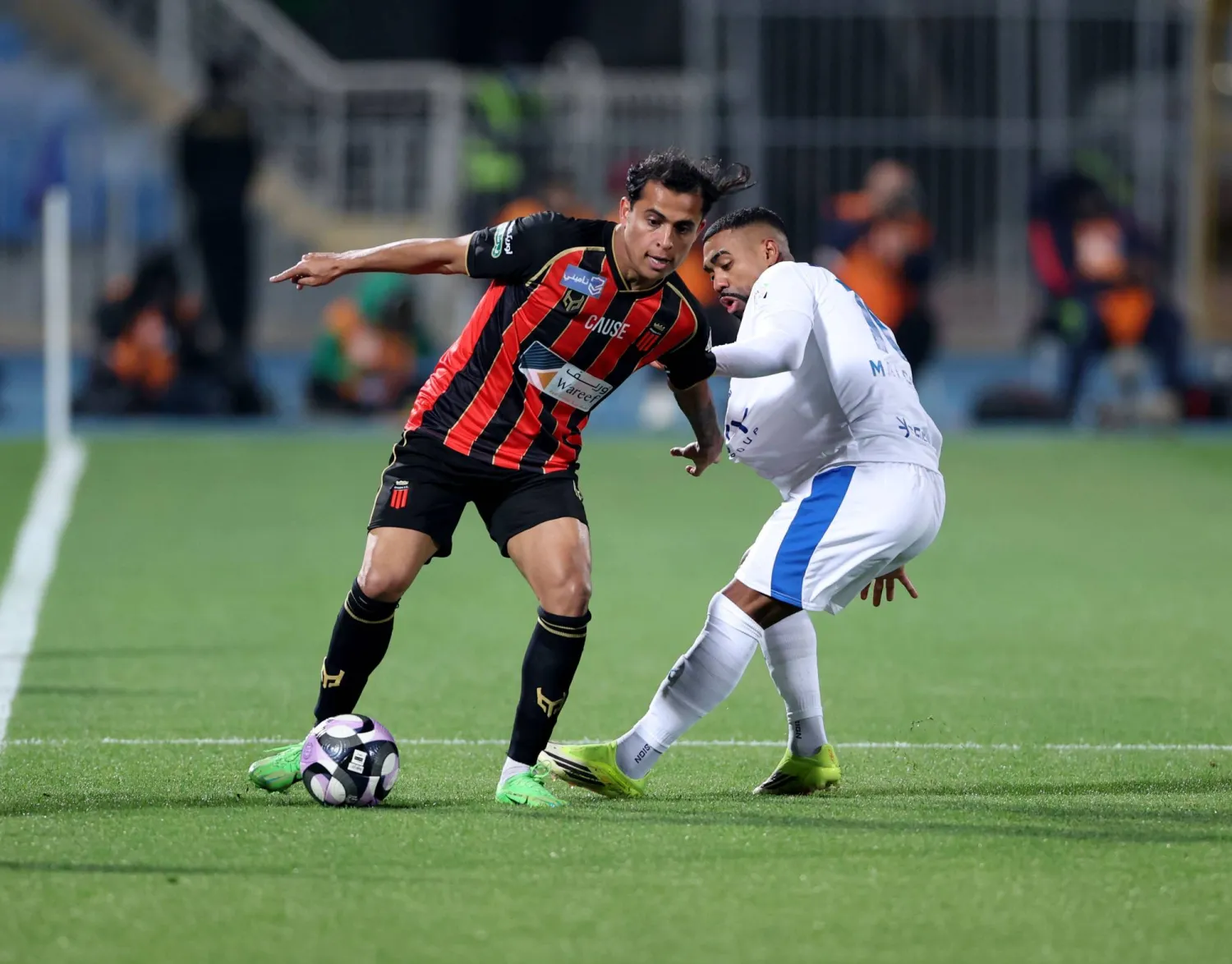 الرياض يفرض التعادل على الهلال وينهي سلسلة انتصاراته