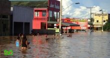 مصرع 10 أشخاص بسبب فيضانات إكوادور