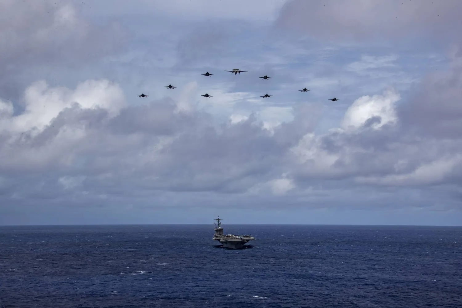 "سنتكوم" تؤكد نشر مجموعة ضاربة بقيادة "أبراهام لينكولن" بالمنطقة