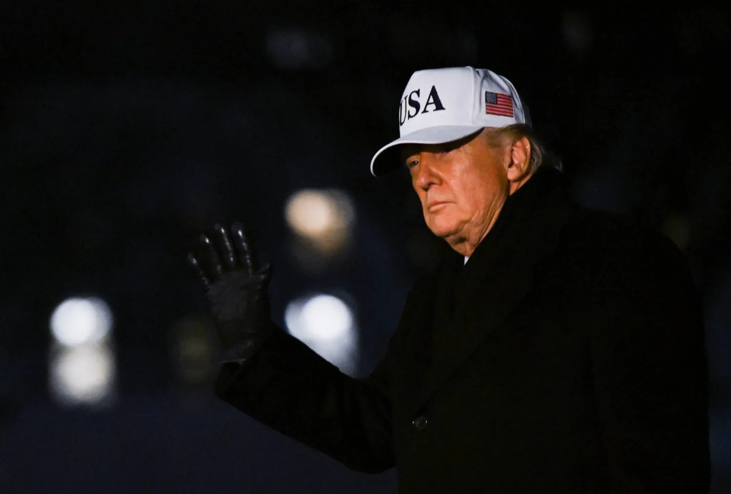 ترمب يُلوِّح بضربة أقسى إذا لم تبرم طهران اتفاقاً ترمب يُلوِّح بضربة أقسى إذا لم تبرم طهران اتفاقاً