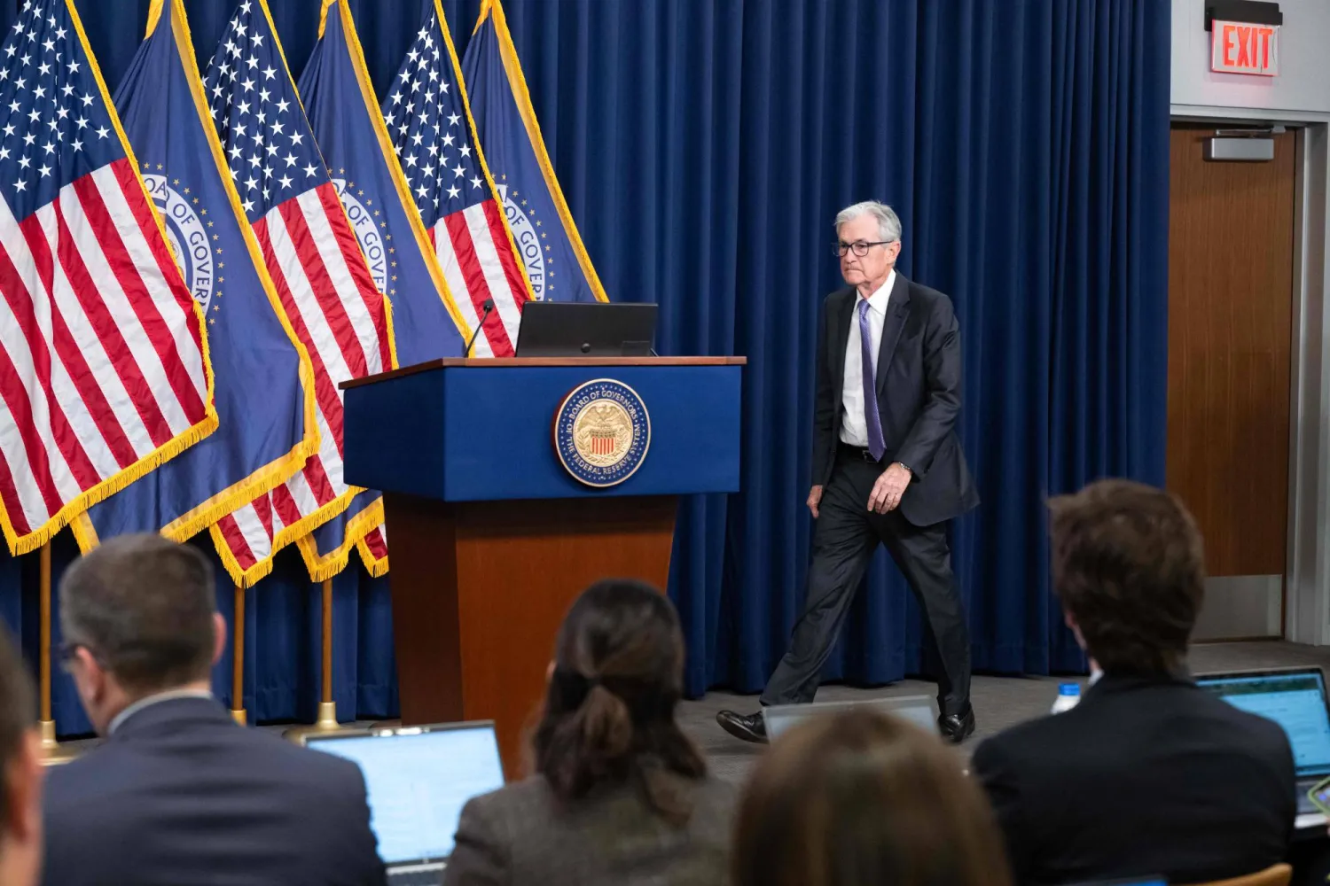 الاحتياطي الفيدرالي يثبت الفائدة وسط ضغوط سياسية ومعركة على استقلاليته