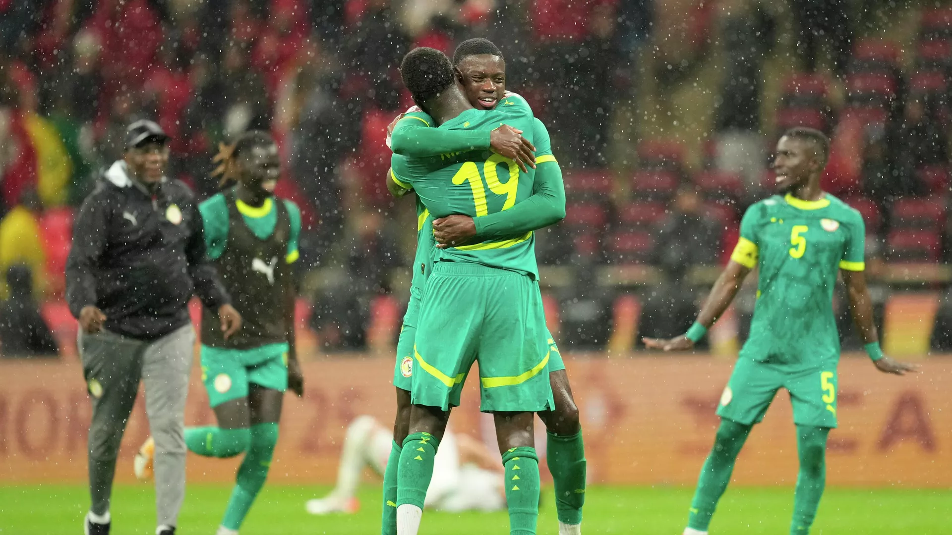 "كاف" يفرض عقوبات مشددة عقب أحداث نهائي كأس أمم أفريقيا