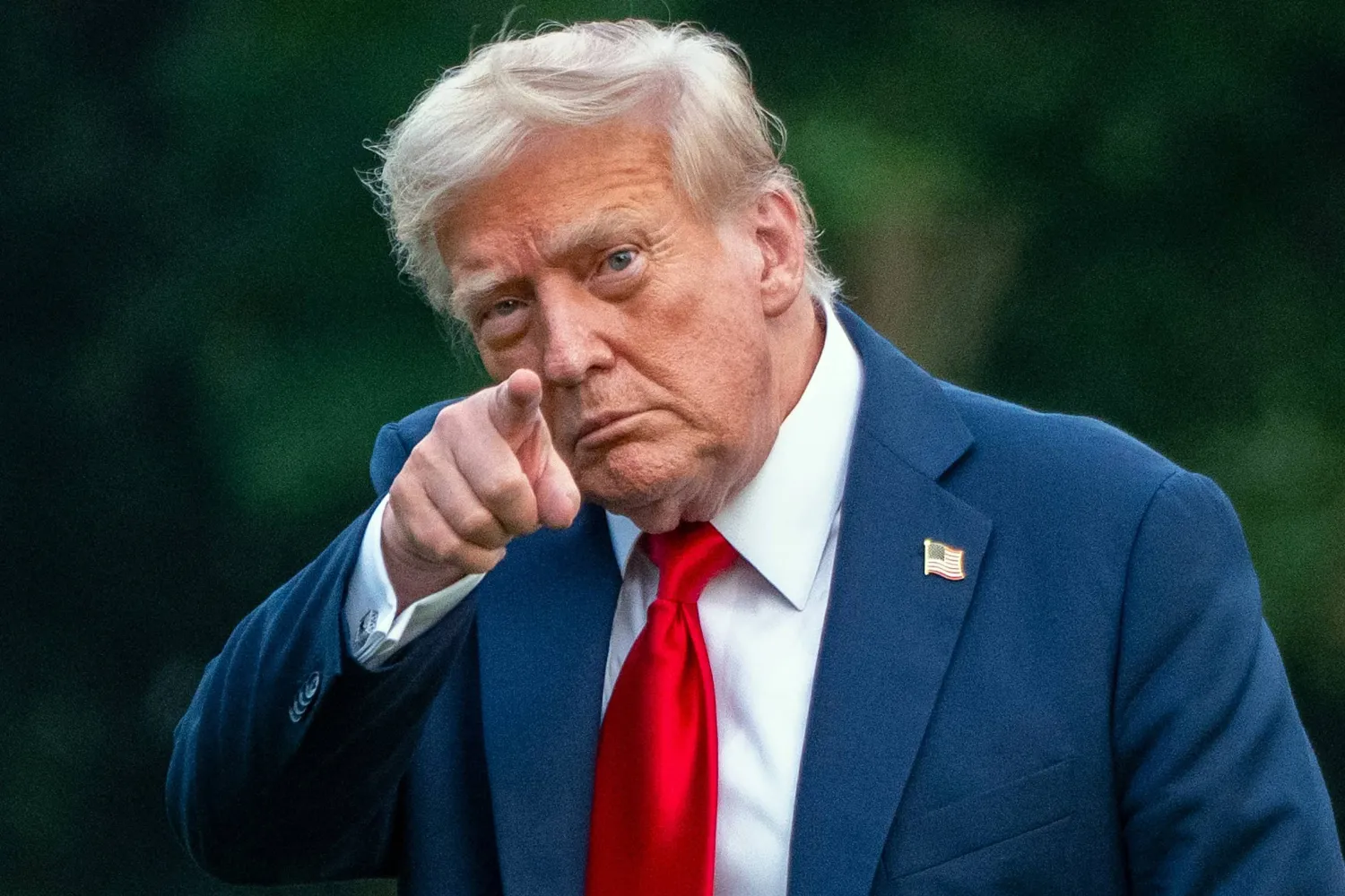 ترمب يهدد بفرض رسوم جمركية على أي دولة تبيع النفط إلى كوبا