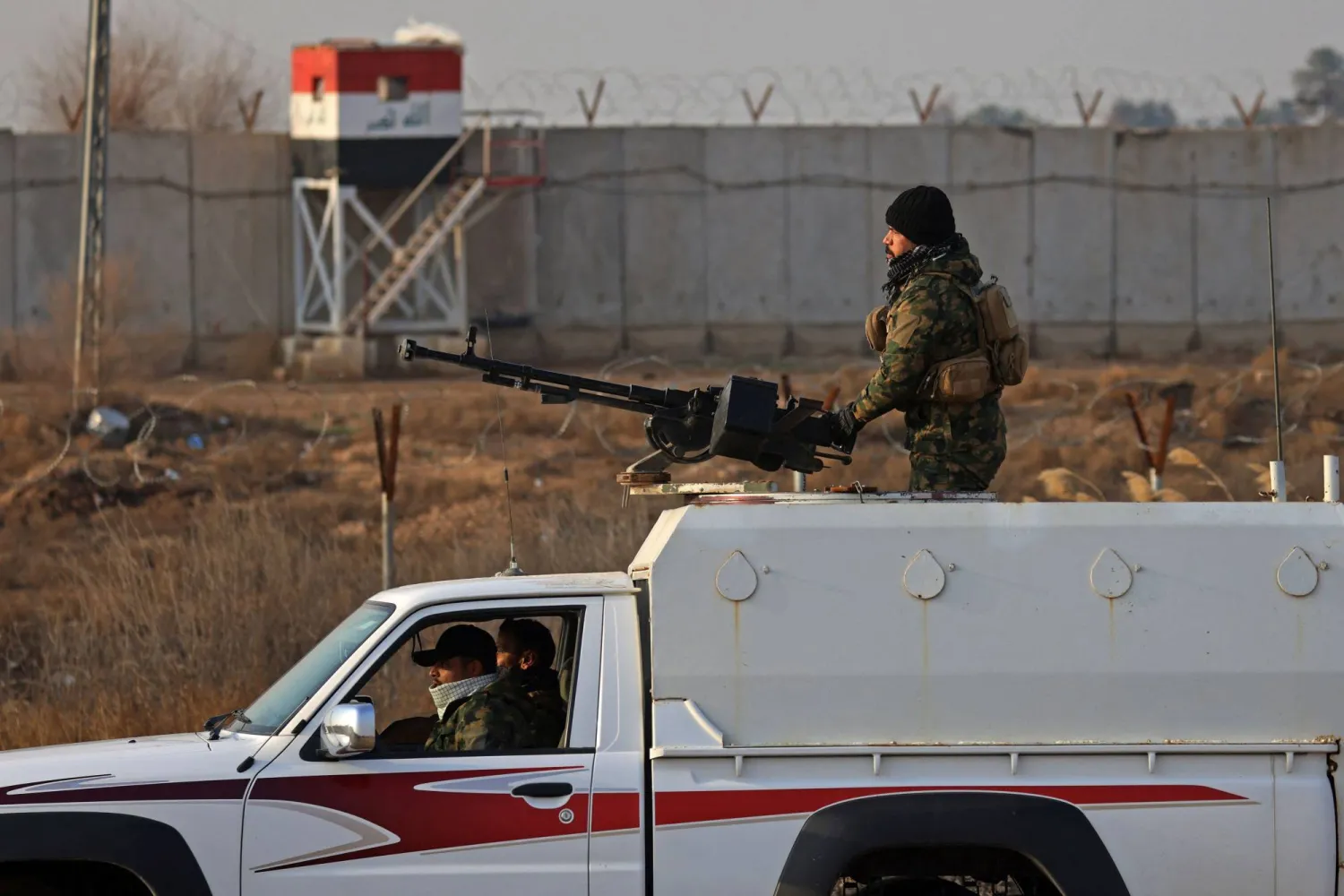 العراق يبدأ التحقيق مع 1387 عنصراً من «داعش» بعد نقلهم من سوريا