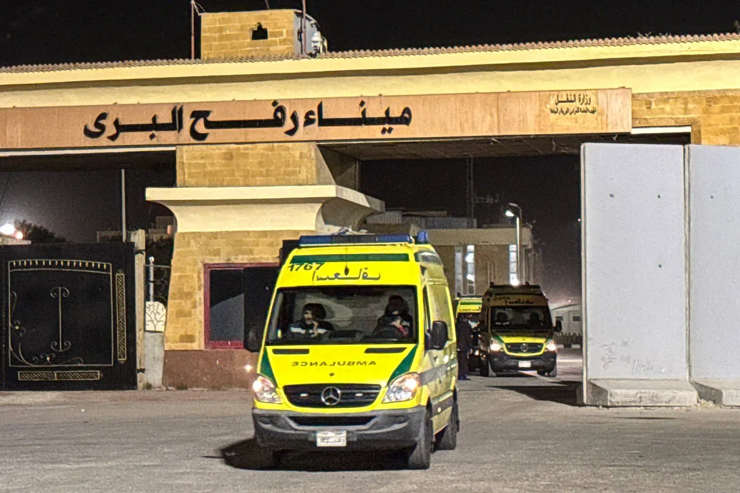 12 شخصاً دخلوا مصر من قطاع غزة في اليوم الأول لتشغيل معبر رفح