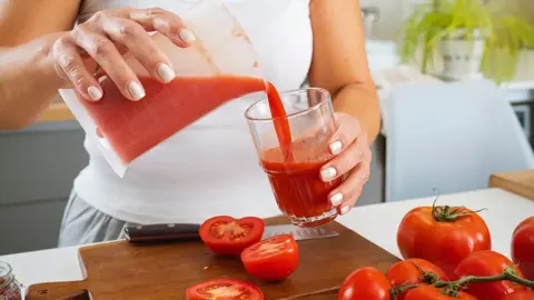 عصير الطماطم يخفض ضغط الدم والكوليسترول الضار